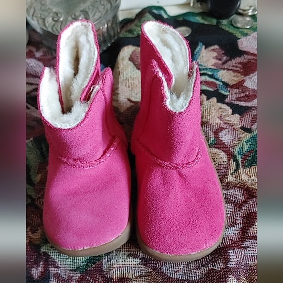 Ugg baby. Boots sz.02-03 pink - Picture 1 of 5